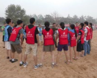 华北油田采油三厂团委组织青工户外拓展训练