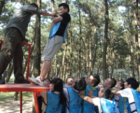 户外拓展训练的致胜法宝是“合作”