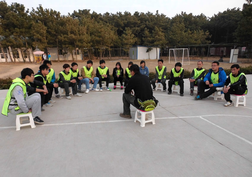 白沙工业园组织拓展训练促团结励毅力