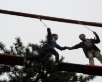 市法院组织团队素质拓展训练