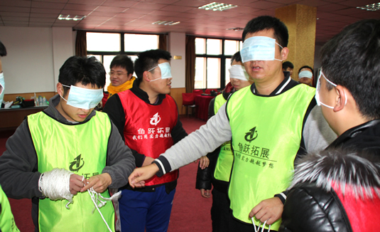 盲人方阵-场地拓展训练项目