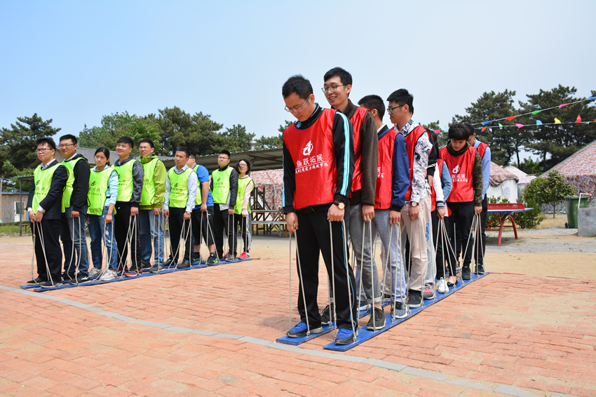 有轨电车-场地拓展训练项目