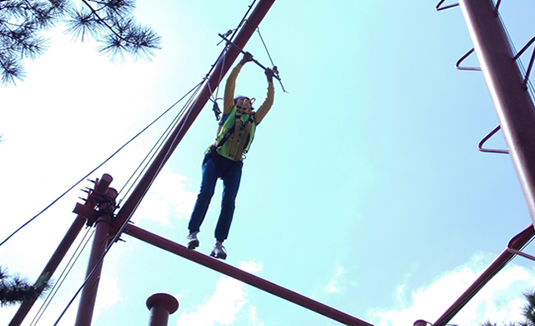 空中抓杠-高空拓展训练项目