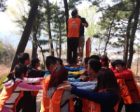 师生户外拓展团队项目一路向“善