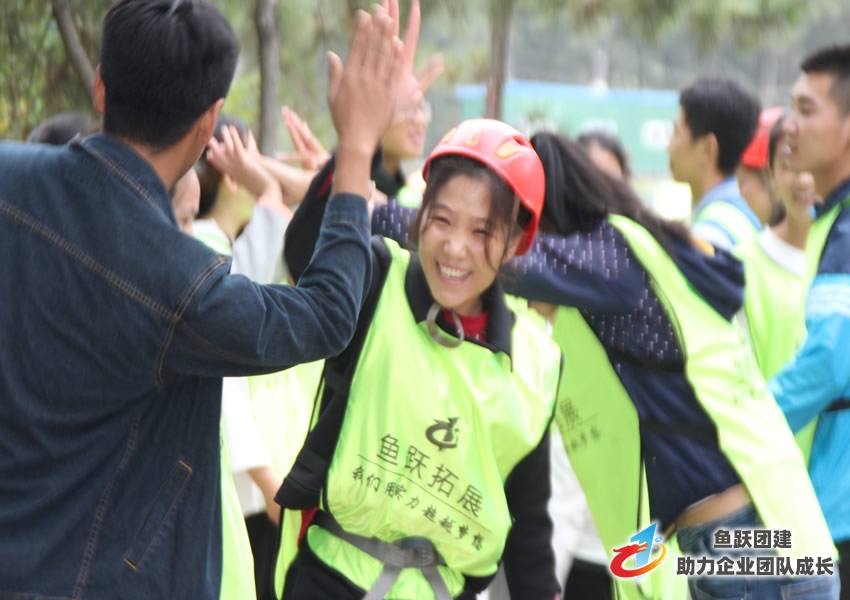 富立叶组织“凝心聚力激情飞扬”员工户外拓展训练活动