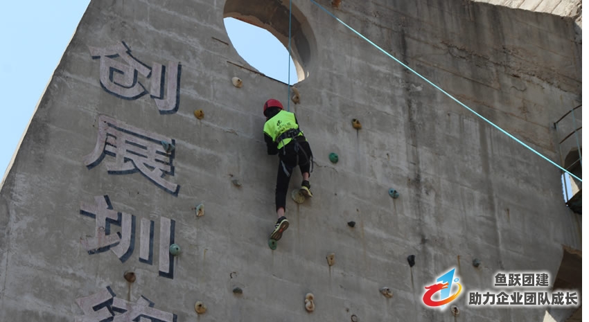 铁路局机务段青年员工进行拓展训练锻炼意志
