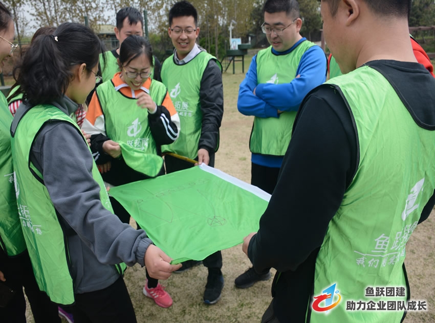 新浪乐居“齐心协力 放飞梦想”户外拓展训练圆满结束