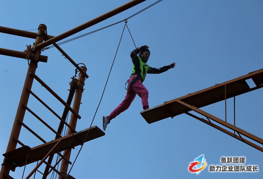 青春梦 美丽行 兰州西工务段开展素质拓展训练活动