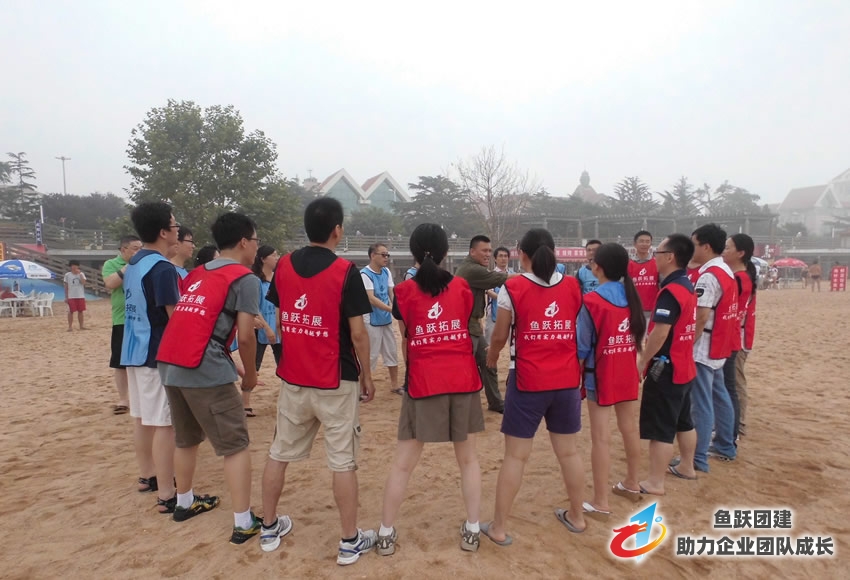 华北油田采油三厂团委组织青工户外拓展训练