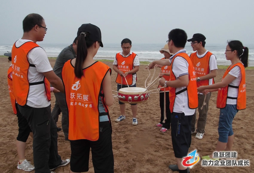 公安分局组织开展户外素质拓展训练活动