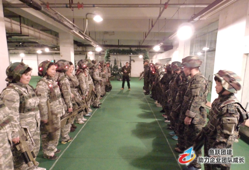 青岛建行山东路支行开展拓展训练提士气