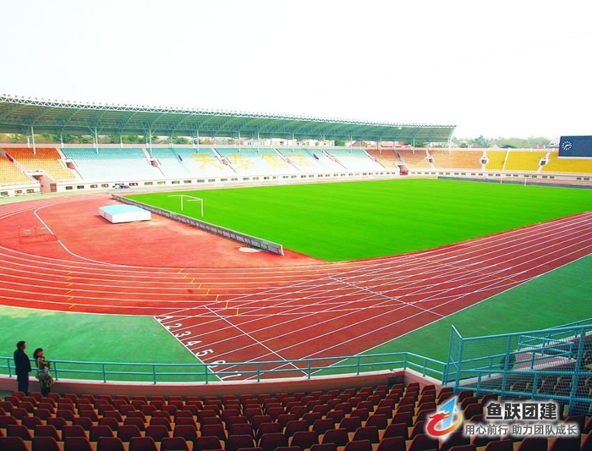 青岛天泰体育场活动基地可以全年全天候使用，可开展各类比赛项目、油画大师 、大富翁、造船、F1赛车、舞龙、梦想家园、共筑未来城及各类拓展培训活动等。