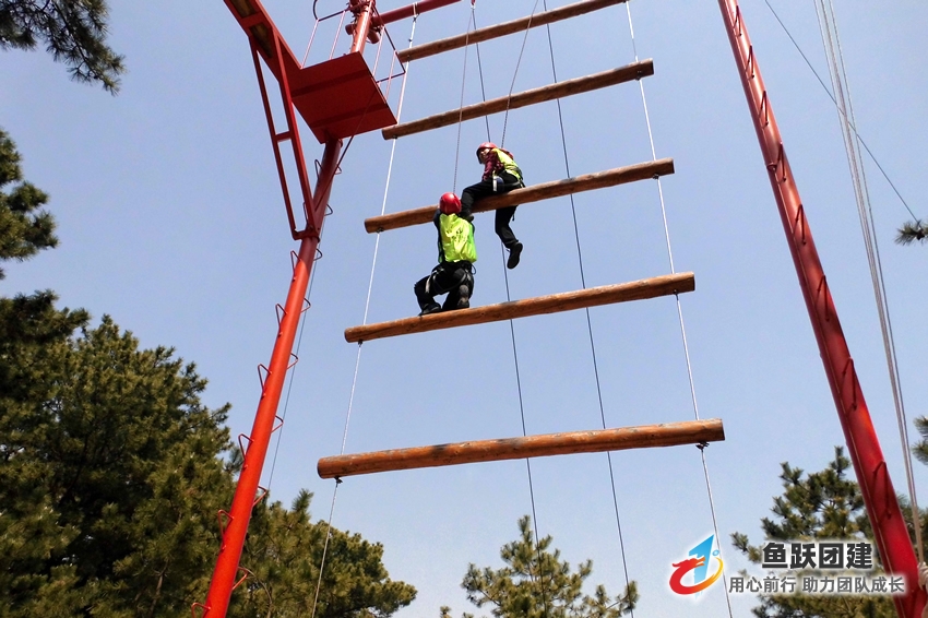 巨人天梯-潍坊高空拓展培训项目