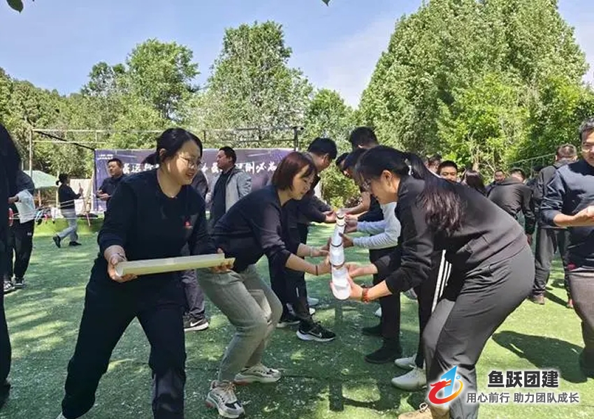 农商银行举办户外团建活动